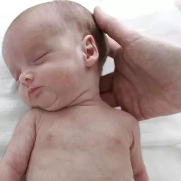 O româncă a născut cvadrupleţi la 22 de ani!