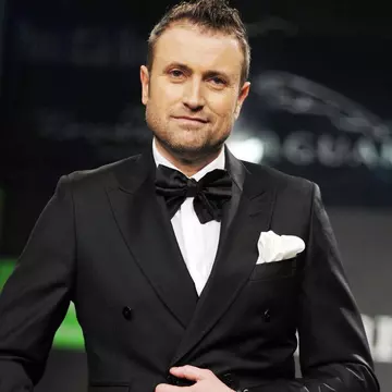 Cătălin Botezatu iubeşte din nou. Ea are 25 de ani