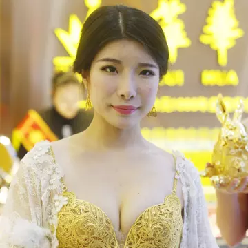 Super sexy: Vezi cum arată lenjeria intimă din aur masiv şi cât costă