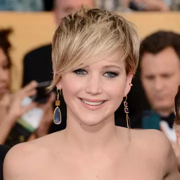Jennifer Lawrence, în pielea goală pe coperta unei reviste - Foto