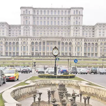 E greu să faci pipi în Parlament