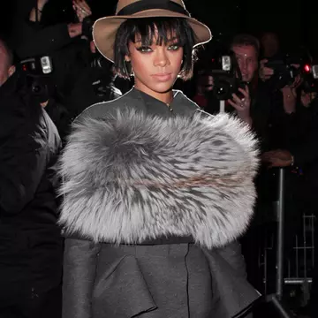 Rihanna, apariţie răvăşitoare la o prezentare de modă la Paris