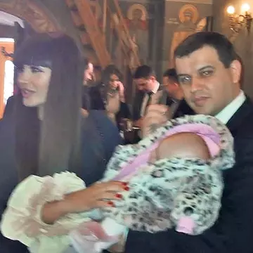 EBA, în magazinul de lux, la cumpărături pentru botez  