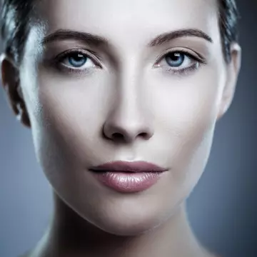 Șterge urmele lăsate de acneea severă