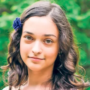 Patru zile, o fată de 15 ani, neînsoţită, a străbătut jumătate de ţară  
