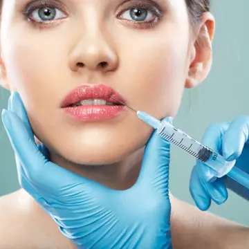 Obsedaţi de operaţii estetice. Vezi ce au păţit familiile lor