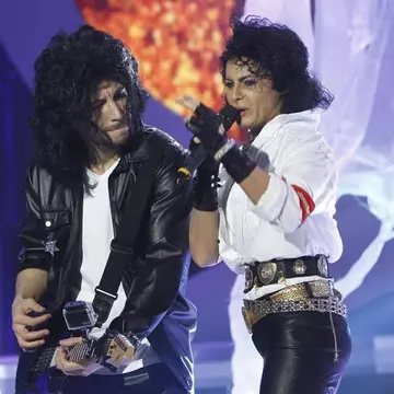 Transformare spectaculoasă la "Te cunosc de undeva". Vezi cine s-a transformat în Michael Jackson! 