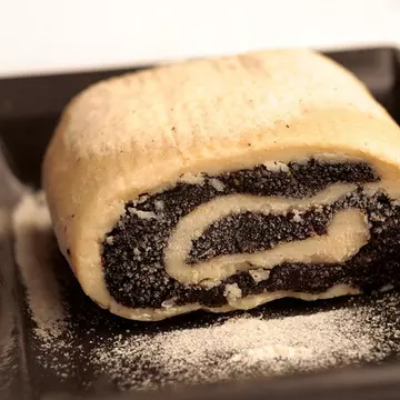 Olivia Steer te învață să gătești raw-food. Video rețetă de cozonac cu mac!