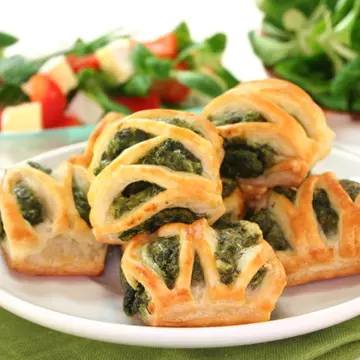 Reţete cu spanac pentru weekend. Prepară un meniu complet