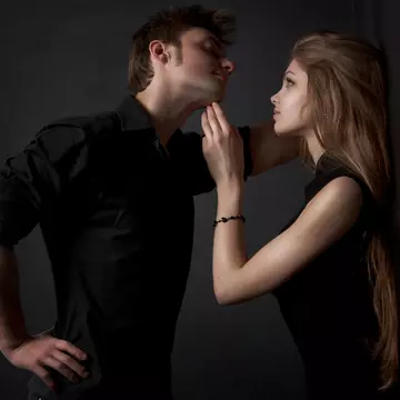 Cum să flirtezi cu el ca să-l cucereşti în câteva minute