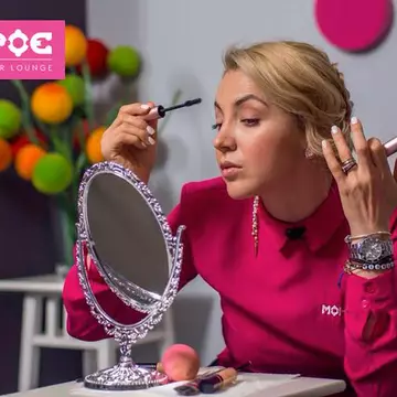 Înfloreşte femeia din tine urmând cursuri de automachiaj by Sinziana Iaru şi Monroe Academy!