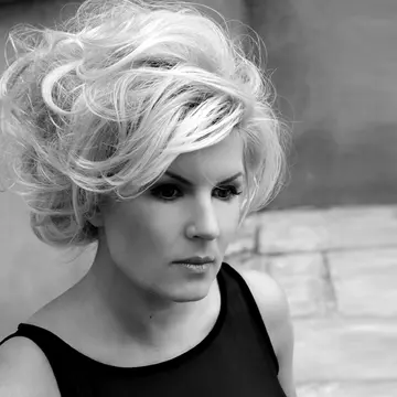 Elena Udrea: "Mă vedeam frumoasă rău, eram divă de Buzău!"