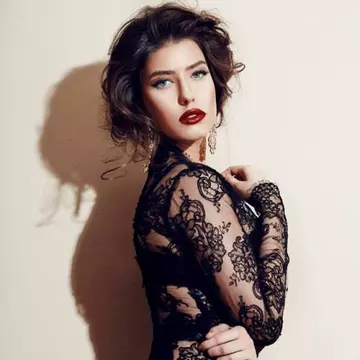 Iată cine este noua iubită a lui Bobby Păunescu! Poate concura la frumuseţe cu Monica Bîrlădeanu?