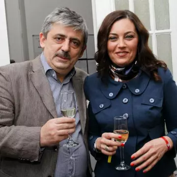 O nouă modă printre vedete: divorţul pe Facebook! Vezi cine şi-a anunţat despărţirea pe internet!