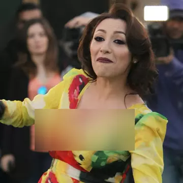 Andra, gafă vestimentară la ZUMA