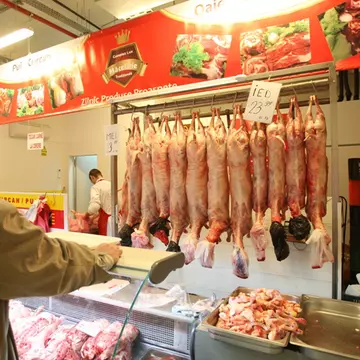 Masa de Paşte: Cum deosebim mielul de câine în pieţe