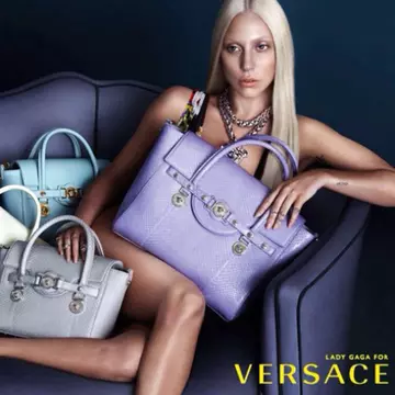 Diferenţe uriaşe! Pe internet au apărut imagini cu Lady Gaga neretuşată în Photoshop!