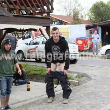 Halucinant! Ministrul Turismului, primit cu chiloţii în vine de un vamaiot