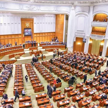 Şşşt... Hai să ne triplăm lefurile! Parlamentarii pun la cale să-și mărească indemnizația