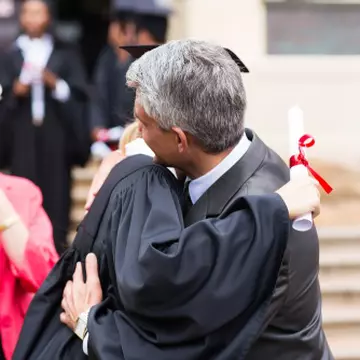 De ce plângem de fericire