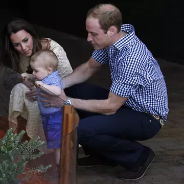 Prinţul William şi ducesa de Cambridge şi-au dus fiul în vizită la o grădină zoologică din Australia (FOTO)