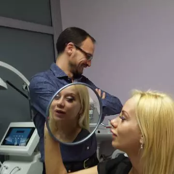 Simona Traşcă a scăpat de gipsul de pe nas  