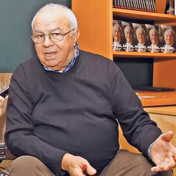 Arşinel, folosit ca "momeală" de serviciile secrete