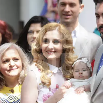 Alina Sorescu şi-a botezat fetiţa. Uite ce dulce a fost micuţa Carolina!
