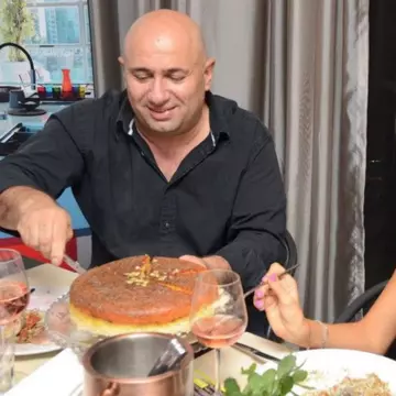 Prăjitura cu bulion. Chef Cătălin Scărlătescu îţi dă reţeta desertului reprezentativ pentru România