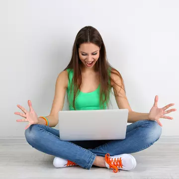 Cele mai populare minciuni pe care le spun femeile pe Internet
