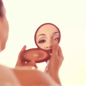 De ce să-ţi analizezi vaginul în oglindă