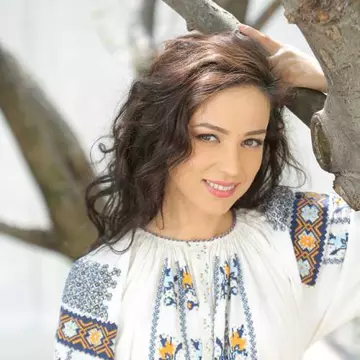 Cremă de plajă făcută în casă. Reţeta cu care Olivia Steer îşi protejează pielea