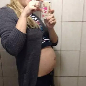 Încă o solistă de la noi a ţinut sarcina secretă!
