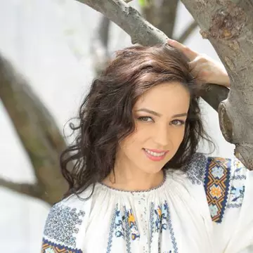 Olivia Steer te învaţă cum să recunoşti alimentele organice