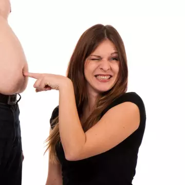 Ce alimente îi îngraşă pe bărbaţi şi le provoacă „burta de bere”