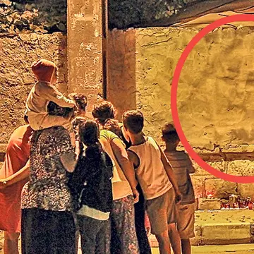 Întâmplare incredibilă la Giurgiu! Chipul lui Iisus, pe gardul unei case 