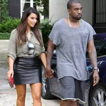 Slipul este prea mic pentru posteriorul ei! Kim Kardashian şi Kanye West, imagini din luna de miere | Foto