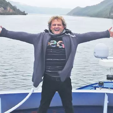Leo Miron se iubeşte cu partenerul prin porturi 