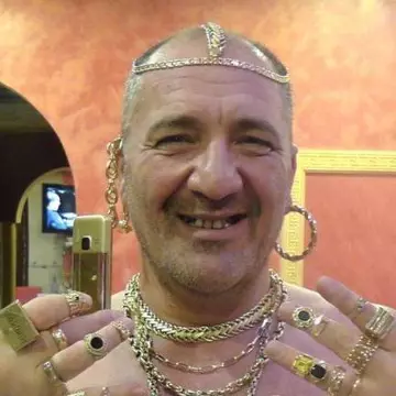Oau! Ea este soţia lui Nelson Mondialu'! Uite cât de frumoasă este!