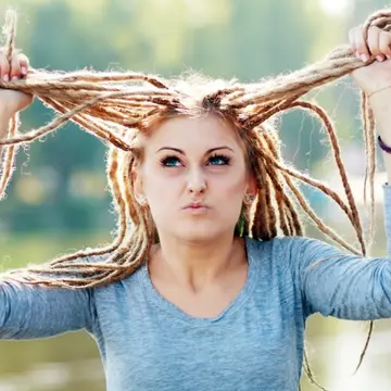 Cum să-ţi prinzi părul dacă e nespălat