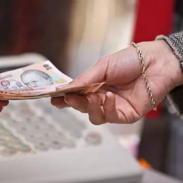 Femeile astea plătesc 1.200 de lei pentru ore de sex oral