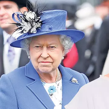 Terorizată de regină, Ducesa Kate Middleton vrea să plece de la palat 