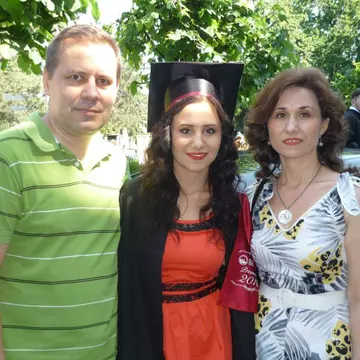 "Pe scurt: Am încurcat-o!" Un bărbat i-a promis fiicei sale 100 DE LEI pentru fiecare sutime luată peste 9, la BAC. NOTA L-A RUINAT!