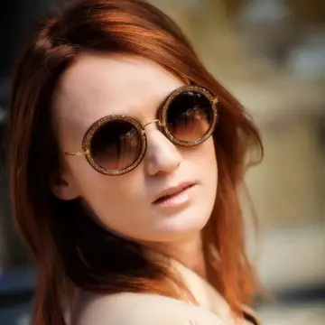 Cum să-ţi alegi ochelarii de soare în funcţie de forma feţei