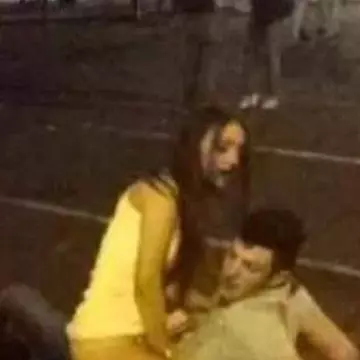 Două cupluri fac sex în faţa clubului în care au petrecut | Foto 18+