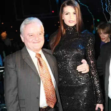 Irinel Columbeanu ANUNŢĂ: Moni SE ÎNTOARCE ACASĂ