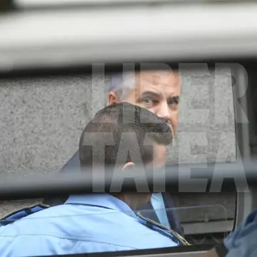 Incredibil. Cum a ajuns să arate Adrian Năstase! Nici nu-l mai recunoşti!