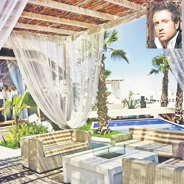 Tot mai multe vedete fac grămezi de bani la Mamaia, de pe urma turiştilor