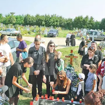 Monica i-a făcut reclamă lui Mr. Pink la pomana mamei