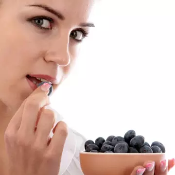 Cum te ajută afinele să ai o viaţă sexuală activă